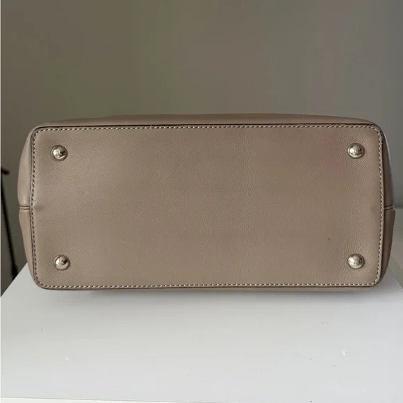 Fendi 2Jours Small / Petite Tote in Beige-Gray Leather with Crossbody Strap - Picture 4 of 16